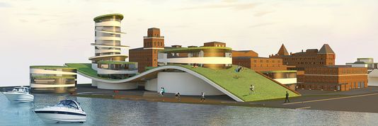 Moderne Architektur mit geschwungenem, begrüntem Dach am Wasser vor historischer Backsteinbebauung und Booten im Vordergrund